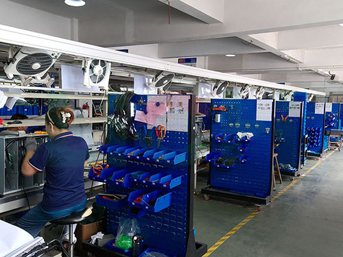 Vacuum circuit breaker