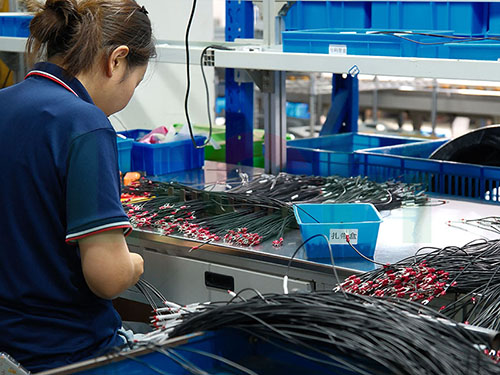 Vacuum circuit breaker