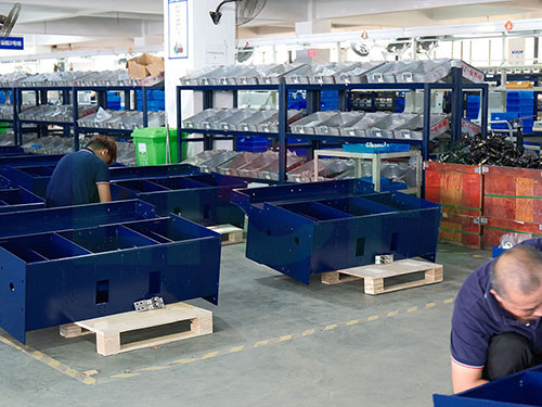 Vacuum circuit breaker